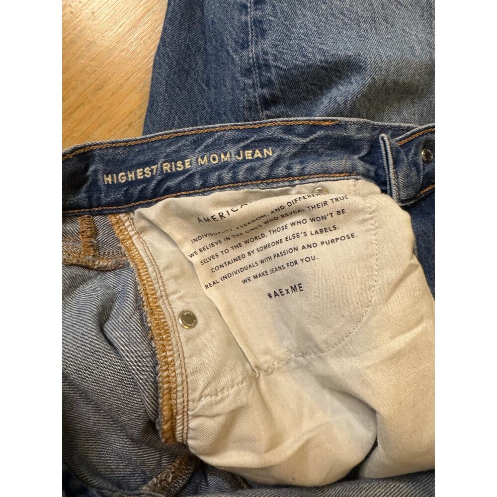 American Eagle distressed highest rise mom Jean size 10 short - Picture 5 of 8